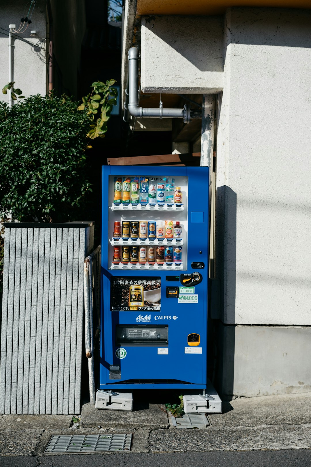 Beverage-only vending machine for cold drinks